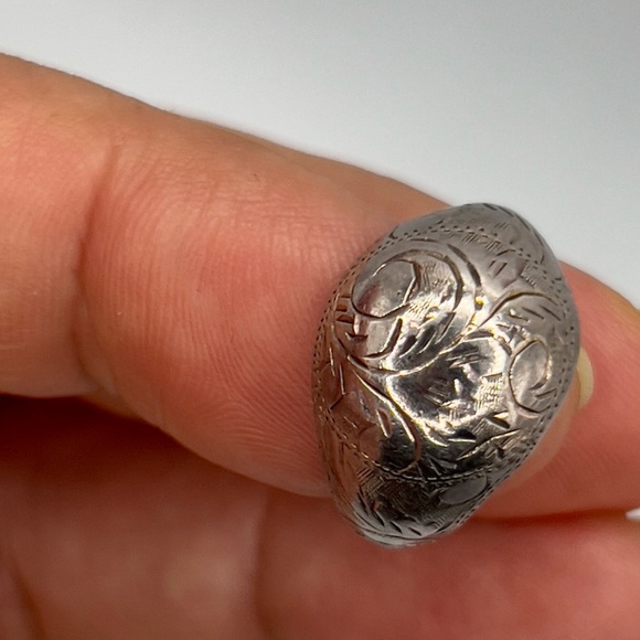 Sterling Silver 925 Vintage Siam Hand Engraved Dome Ring Sz 4 - Picture 5 of 5